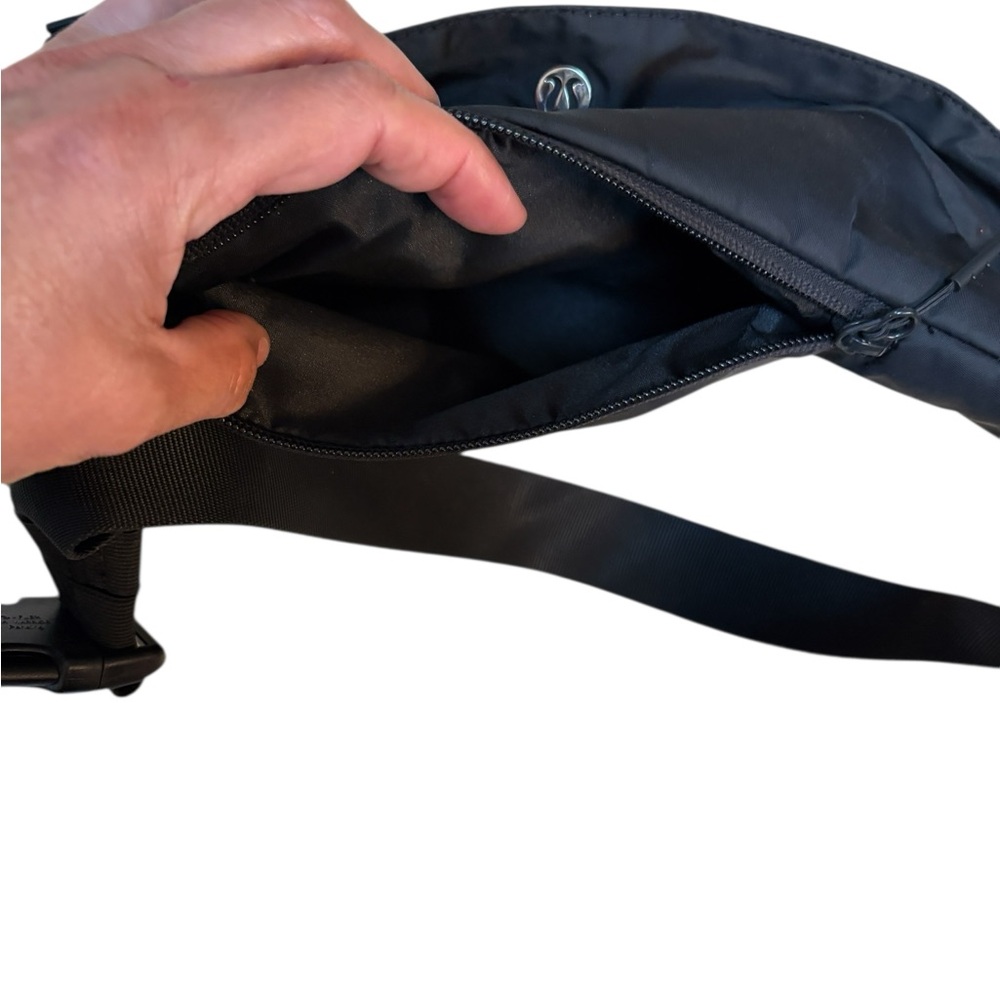 lululemon large classic belt bag black - Picture 4 of 8